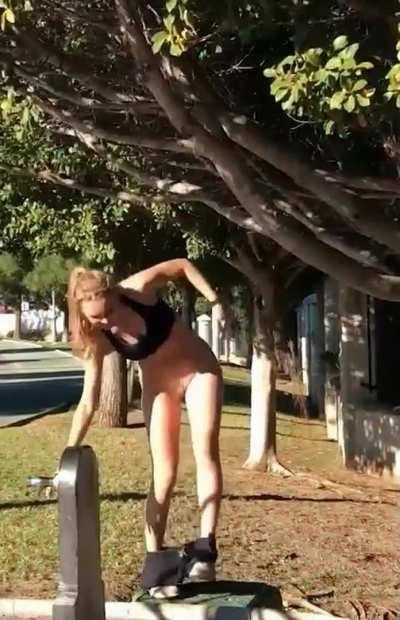 Girl hanging from tree got pantsed