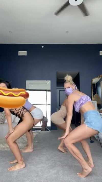 The girl in black 👀