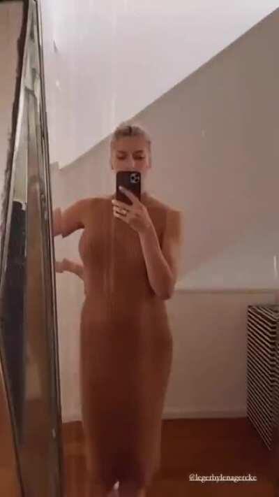 Lena zeigt ihre Riesendinger + Nippel😍🔥