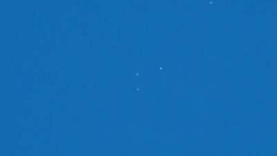 UFO splits into several orbs and then moves in formation, Colima, Mexico