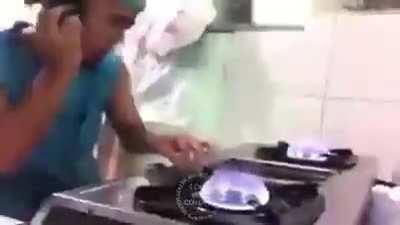 Boa noite adolescente maneiro cujo usa esse Reddit de madrugada sem sua mãe saber, algum Deus saberia o nome dessa música cujo eu ficaria eternamente grato, por fazerem este gesto gratificante com a finalidade de fazer minhas jogatinas do LaPk ficarem mel