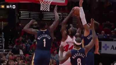 [Highlight] Zion gets a couple of nice blocks