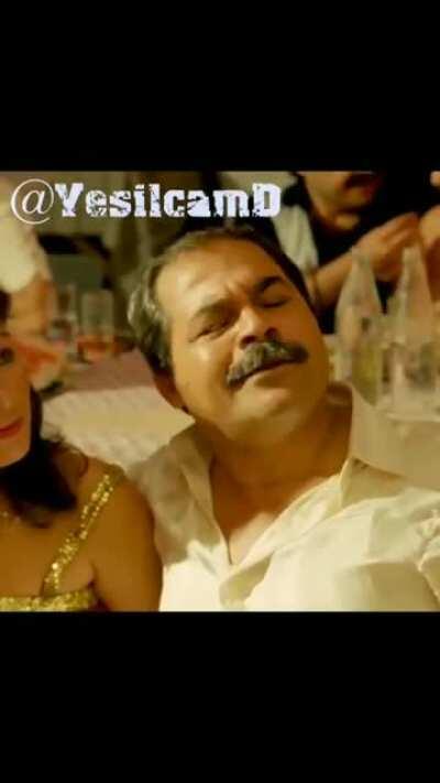 Mekanda ismini bilmediğim viskiyi soruyorum