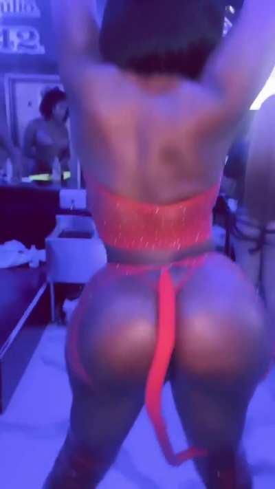 Devil has a BBL 😈