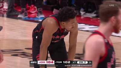 [Highlight] DeRozan somehow gets the foul call and makes 1 of 2