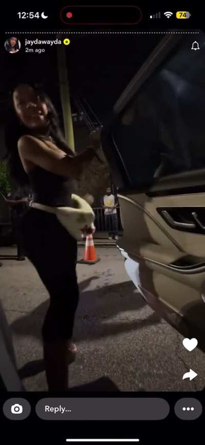 Jayda lil one leg ass shake