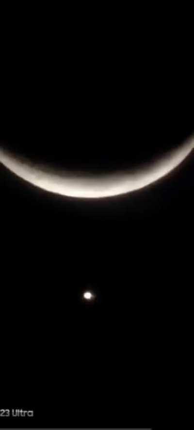 Title Chand dekh rha hai