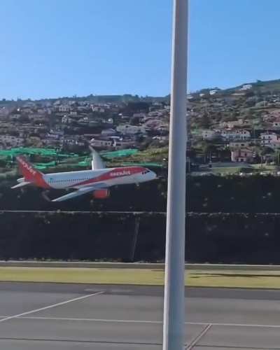 Another angle of that crazy Easyjet aborted landing at Madeira