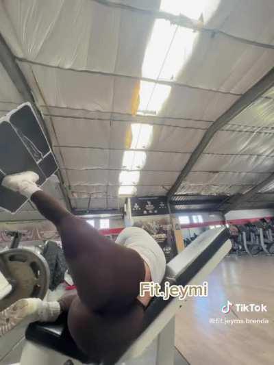 Jeyms Brenda (@fit.jeymi)