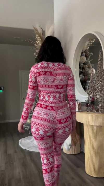 is my wet ass pussy good enough christmas present for u?
