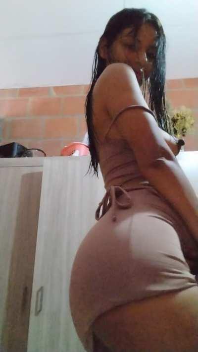 can small titty girls with big areolas still post here