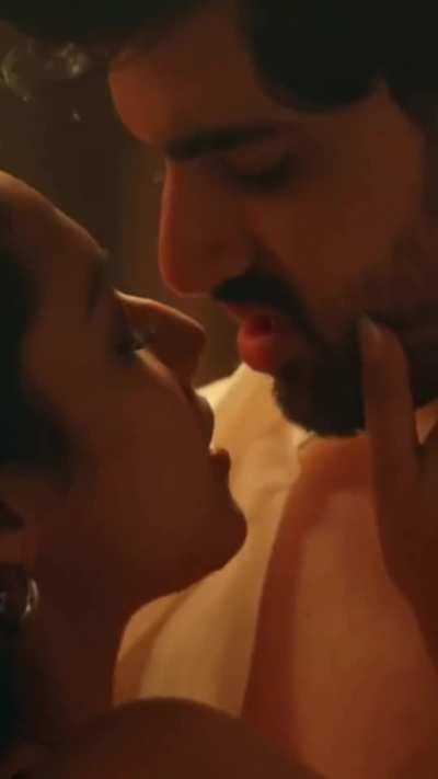 Reem Sameer Shaikh!! A little Saliva Exchange in her 1st song was never expected!!