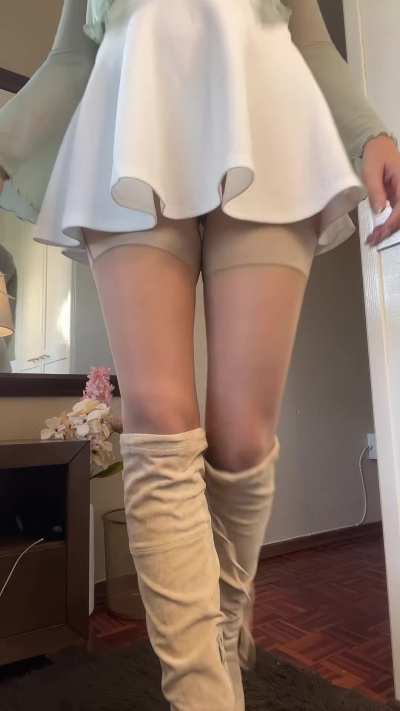 These lips will eat anything in their path