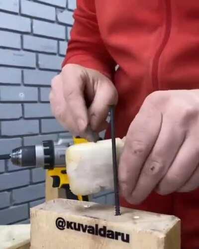 Drilling long screws? A block of wax is your best friend.
