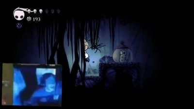 momo jugando un juego indie que nadie conoce