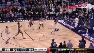 [Highlight] Rudy Gobert with a clutch chasedown block to seal the win. 17/12 with 0 turnovers. Controlled the paint and a great game for the big man.