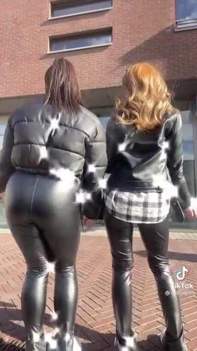 That squeeze tho 🖤