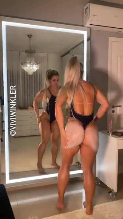 That ass on DISPLAY!