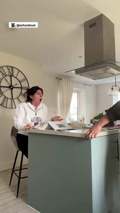 Reaction When you tell your pregnant best friend you’re also pregnant