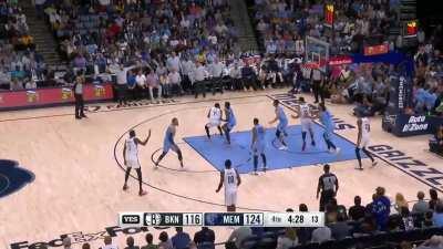 [Highlight] Kyrie gets Ja in the air with the fake, then knocks down the jumper