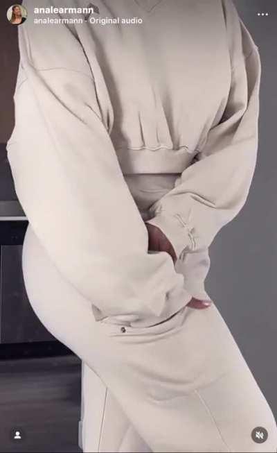 Anaâs crazy thickness