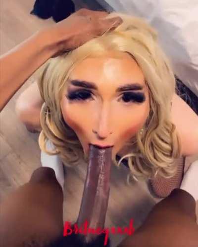 Tell me I&rsquo;m the baddest 😈  