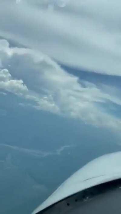 This UFO footage was filmed by Pilot Jorge Arteaga while he flying over Antioquia, Columbia, in 2023. Hey Redditors let's analyze this one like that plane vanishing video