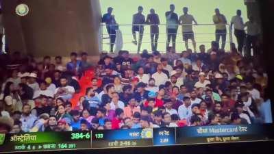 Aee Gill thoda bakchodi kum kar yaar T: Hey Gill, be less mischievous dude.