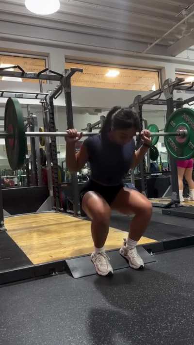 blakeashd | working on her squats and deadlifts