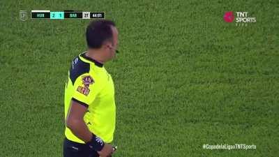 Só tem uma forma de chamar isso que aconteceu no jogo Huracán contra Barracas Central: DOIDERA!