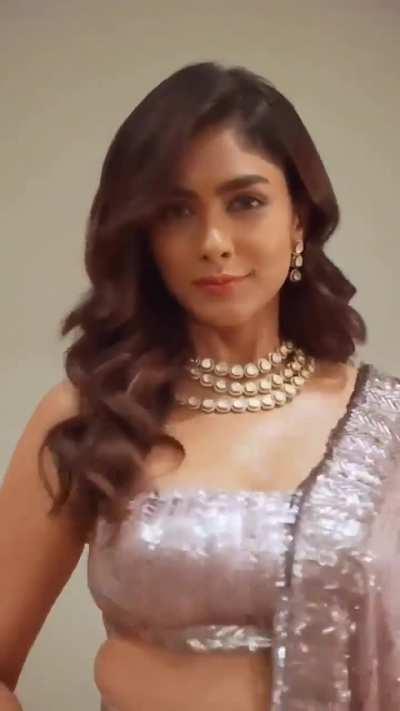 Mrunal thakur 