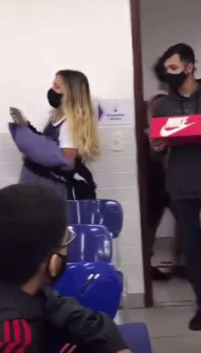 Не первый раз вижу такое в забугорных школах. В чем прикол такого дня, есть тут тот кто в курсе, а не просто мнение высказать?