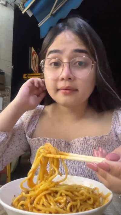 POV: I’m your transgirlfriend and we eat outside 🤍 