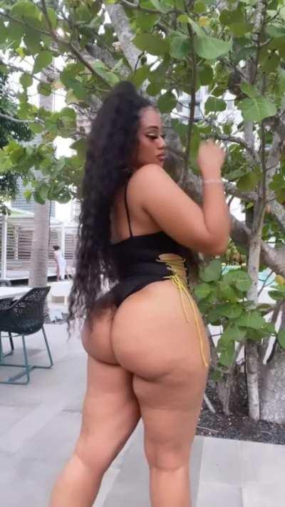 women get their body done to look like her. That's crazy!!