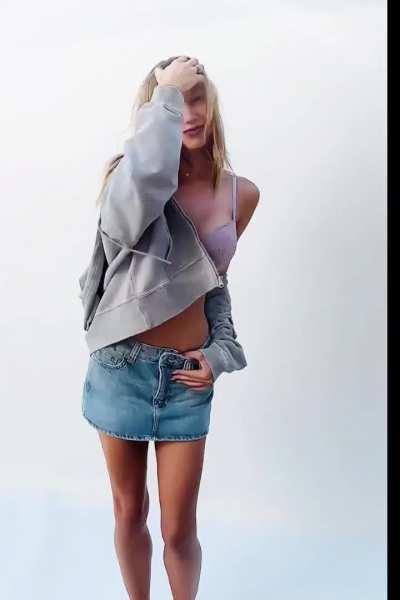 The Lovely Alexis Ren