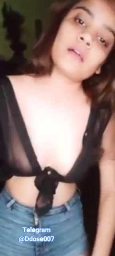 🔥🥰 Cute Insta Model New Latest Exclusive Live in Transparent Dress 😋 & Nipslip 