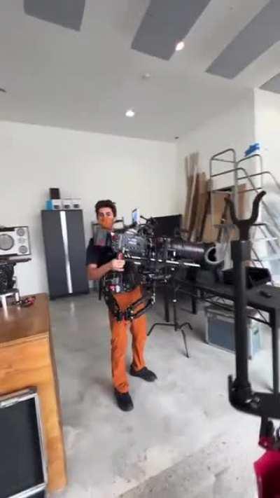 This is how cinematographers operate large & heavy camera with ease using a body-mounted jig
