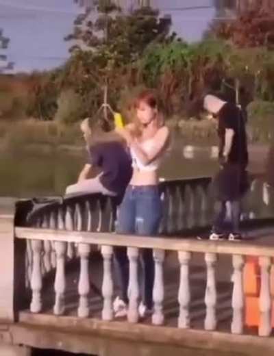 Sequestrou o peixe e mandou as fotos pra família dele 