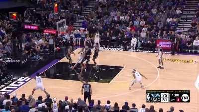 [Highlight] Jordan Poole kills all momentum with this errant pass