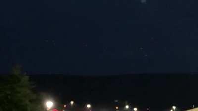 Lights in formation spotted in NE PA (2 minutes of the 6 minute video taken)