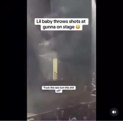 Baby on gunna head😲