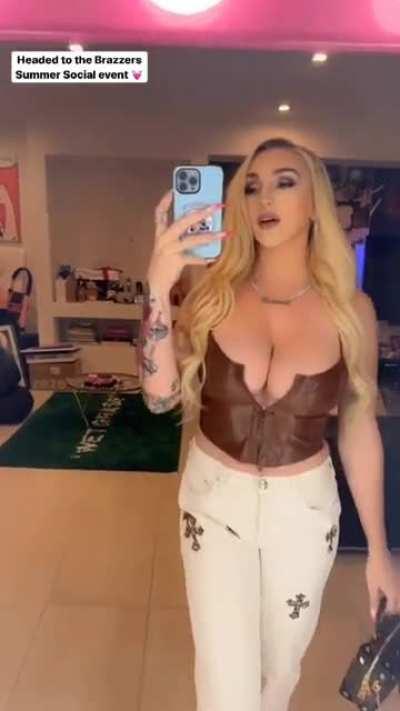 ʙᴀʀʙɪᴇ's ʙ😛😛ʙs👅👅👅👅👅👅