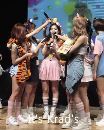 TWICE giving Dahyun a little too much attention (160522)