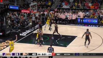 [Highlight] Pat Bev does some bs and scores two points