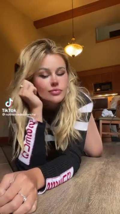 Mercedes Blanche ass