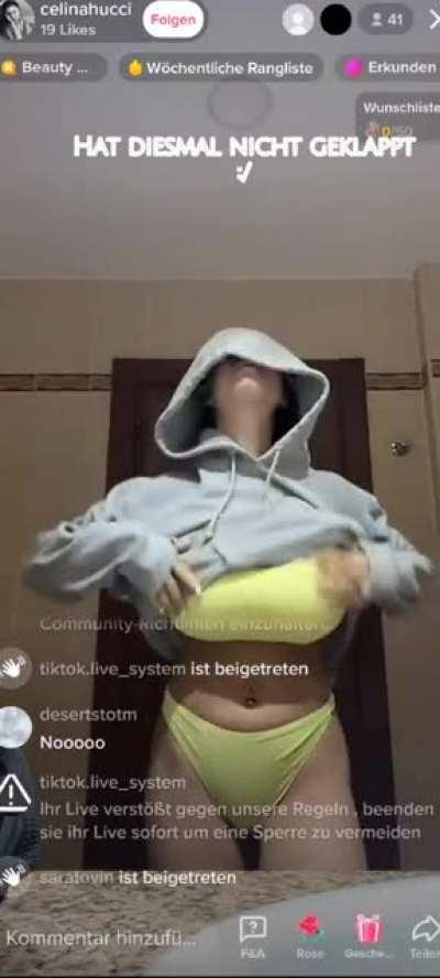 Omg das gerade auf tiktok gefunden. Warum verdeckt der die Sicht auf ihre Titten??