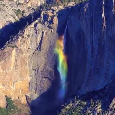 🔥 Rainbow waterfall at Yosemite 🔥