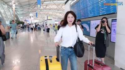 송지효 headed for Manila today~