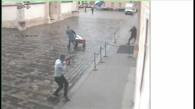 Snimka terorističkog napada na zgradu Vlade RH na Markovom trgu