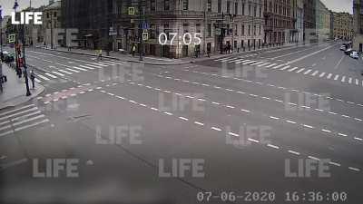 Ferrari going 110 km/h (68 mph) crashes head-on with a taxi. The taxi driver died.